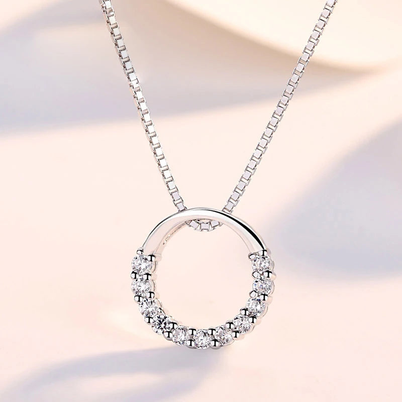 Huitan – Collier Circulaire Élégant & Intemporel ✨💎