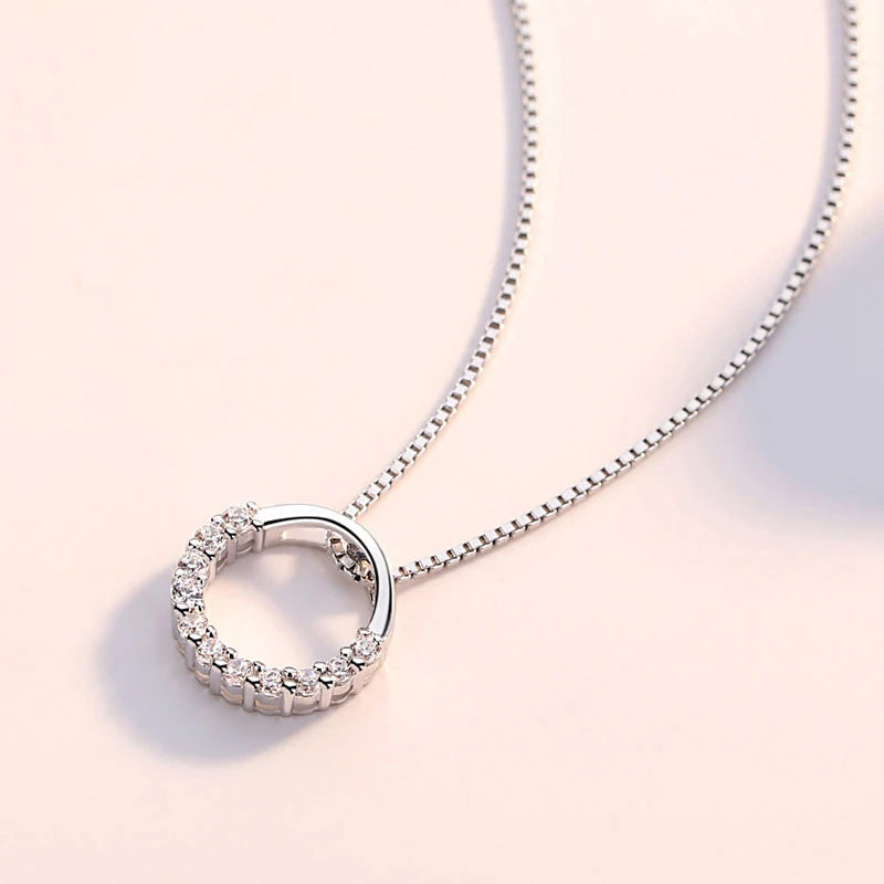 Huitan – Collier Circulaire Élégant & Intemporel ✨💎