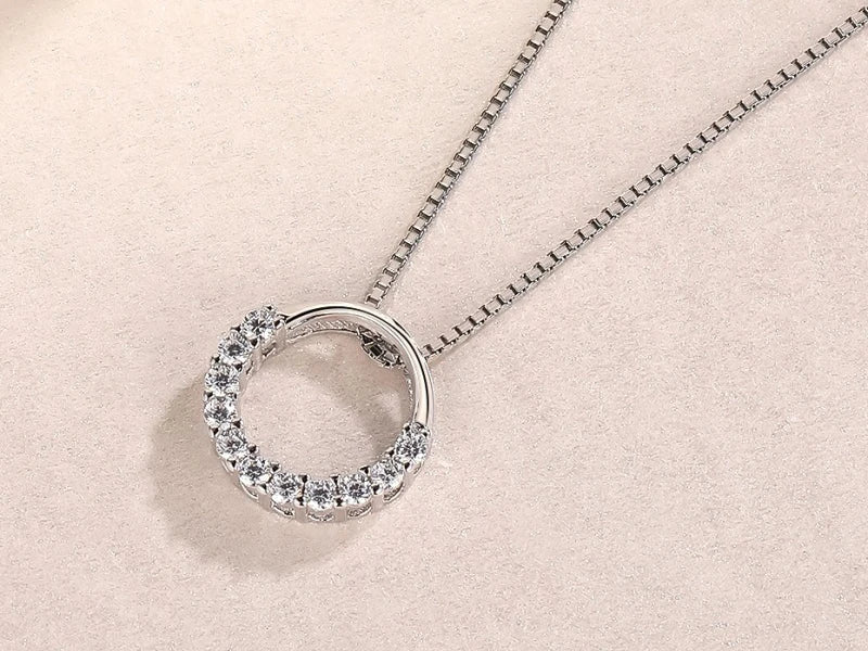 Huitan – Collier Circulaire Élégant & Intemporel ✨💎